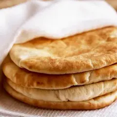 Ile kalorii ma pita? Odkryj, jak wpływa na twoją dietę