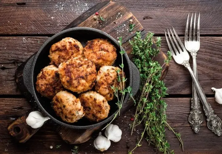Ile kalorii ma kotlet mielony z indyka? Wartość odżywcza i zdrowsze opcje