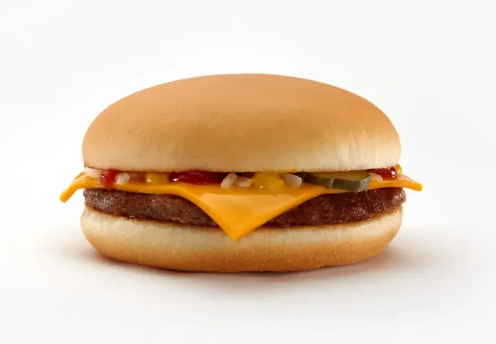 Ile kalorii ma cheeseburger w McDonald's? Sprawdź, czy warto go jeść!