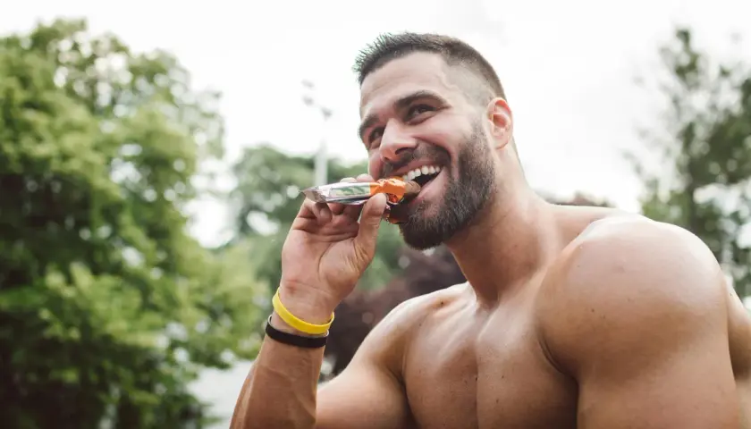 Kiedy jeść baton proteinowy, aby maksymalizować efekty treningu?