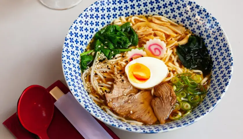 Ramen ile kalorii? Odkryj, ile naprawdę zawiera kalorii!