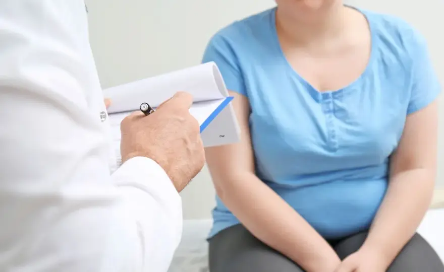 Jakie BMI wymaga hospitalizacji? Ważne informacje o anoreksji i otyłości