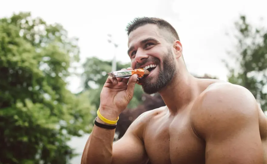 Kiedy jeść baton proteinowy, aby maksymalizować efekty treningu?