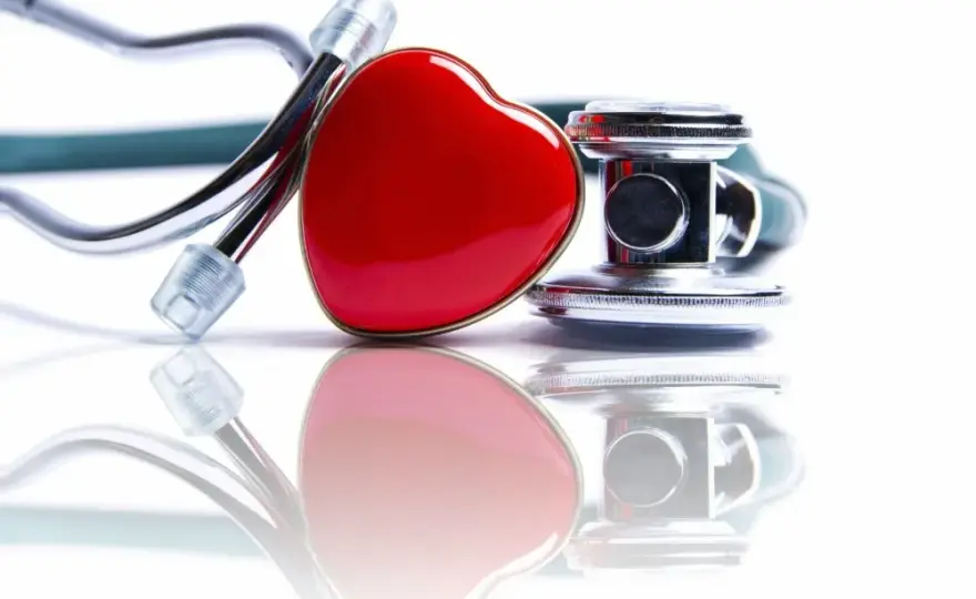 Czy cholesterol ma wpływ na ciśnienie? Sprawdź, jak to działa