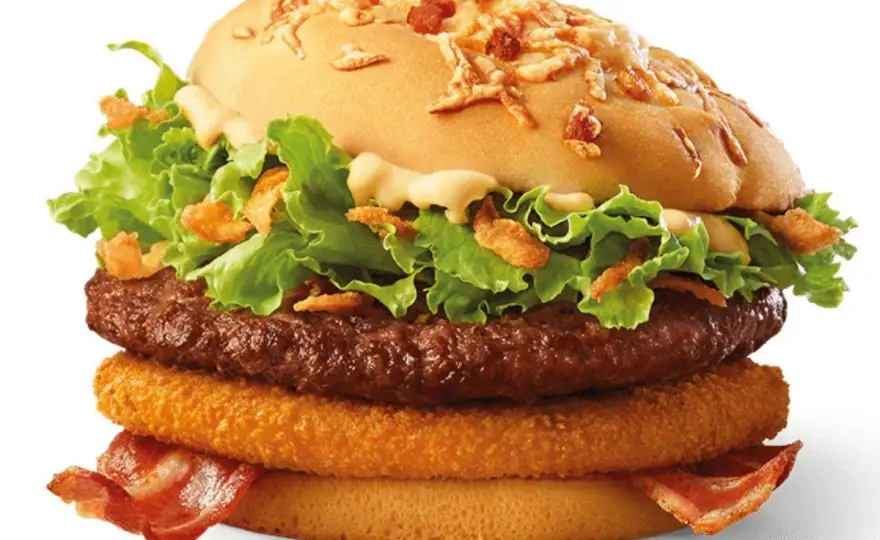 Ile kalorii ma drwal z McDonald's? Sprawdź, czy warto go jeść!