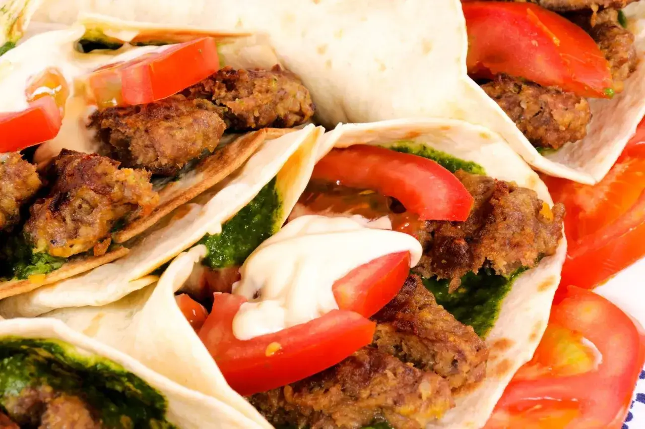Zdjęcie Ile kalorii ma tortilla kebab? Odkryj, jak obniżyć kaloryczność